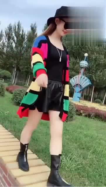 刘小姐爆料穿靴子视频,时尚穿搭引发热议