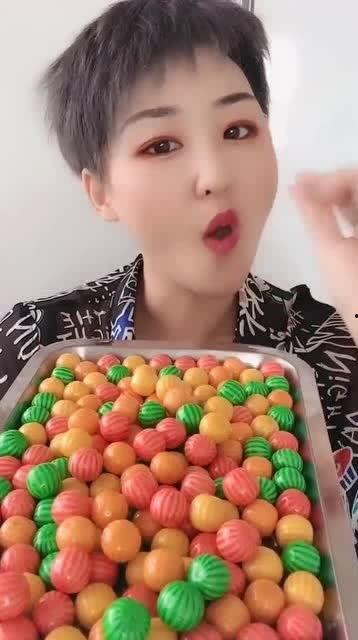 吃瓜泡泡糖是怎么吃