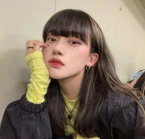 剪齐刘海网红小孩,萌态十足引网友热议