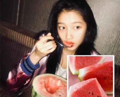 深夜吃瓜的女星,揭秘娱乐圈女星深夜吃瓜背后的故事